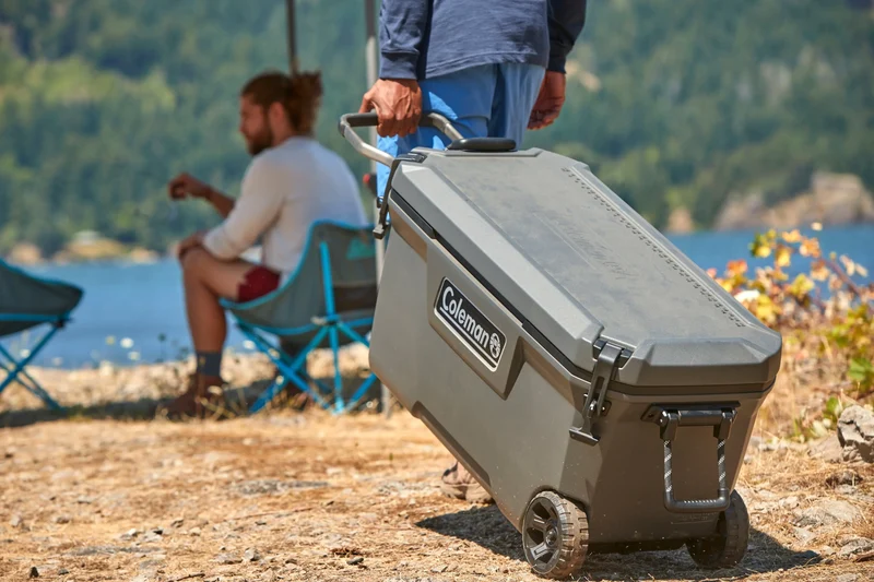 Coleman Convoy 100QT Wheeled | 97 Liter Kühlbox mit Rollen | 5 Tage Kühlung
