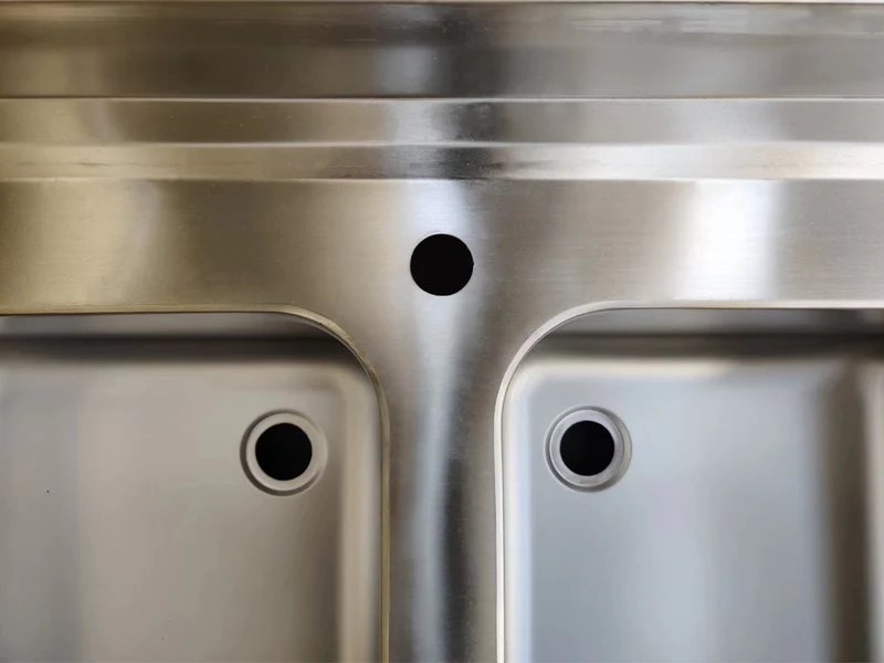 Spültisch aus Edelstahl, zwei Becken links, 160 x 70
