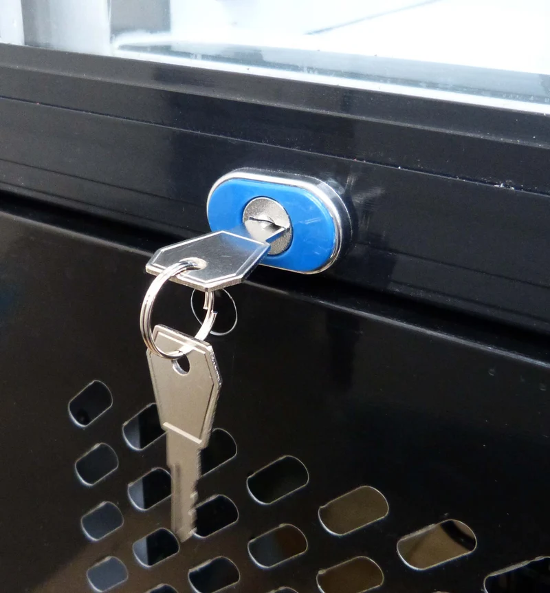 Getränkekühlschrank mit Display, Inhalt 305 Liter