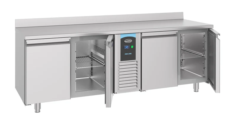 700 Kühltisch mit Aufkantung und 4 Türen, Monoblock, 632 Liter