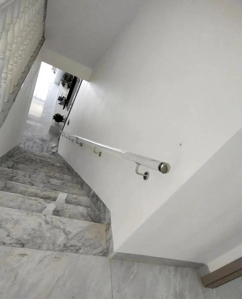 Rock Solid Clear Acrylic Stair Handrail With Snap Lock Wall Brackets, Sleek Transparent Tubular Grip Handle For Indoor Steps And Landings, Bulletproof Non Slip Safety Rail Custom Sized From Two To Twenty Feet For Seniors And Kids
